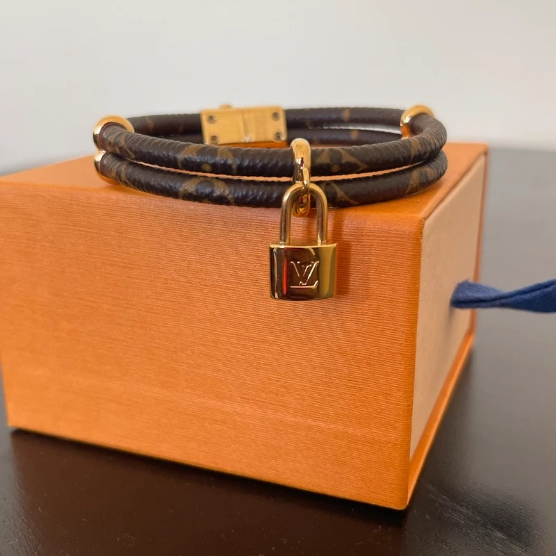 LOUIS VUITTON bracelet keep it twice LUXE D'OCCASION PAS CHER LOUIS VUITTON FULL SET.