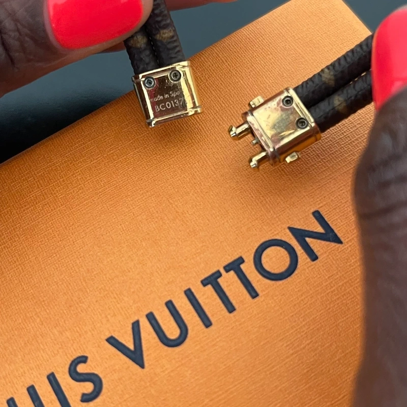 LOUIS VUITTON bracelet keep it twice monogram LUXE D'OCCASION PAS CHER LOUIS VUITTON FULL SET.