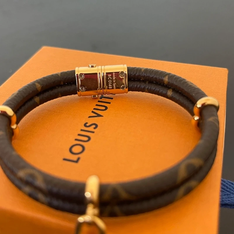LOUIS VUITTON bracelet keep it twice LUXE D'OCCASION PAS CHER LOUIS VUITTON FULL SET.