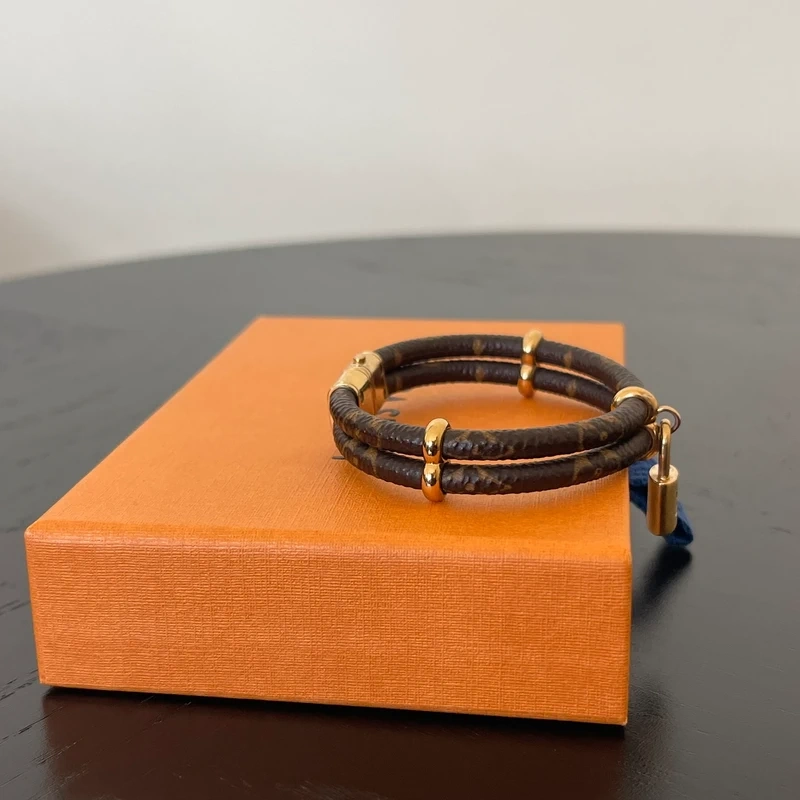 LOUIS VUITTON bracelet keep it twice monogram LUXE D'OCCASION PAS CHER LOUIS VUITTON FULL SET.