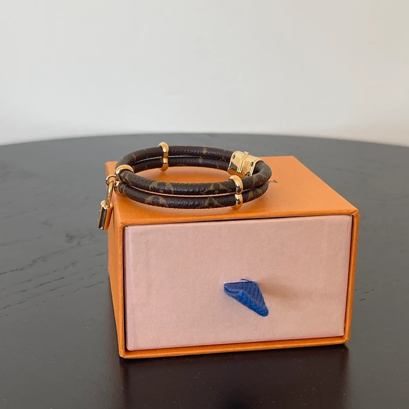 LOUIS VUITTON bracelet keep it twice LUXE D'OCCASION PAS CHER LOUIS VUITTON FULL SET.