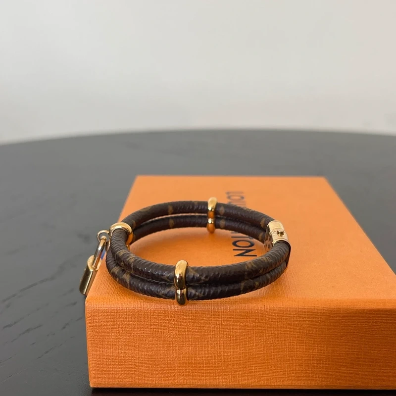 LOUIS VUITTON bracelet keep it twice monogram LUXE D'OCCASION PAS CHER LOUIS VUITTON FULL SET.