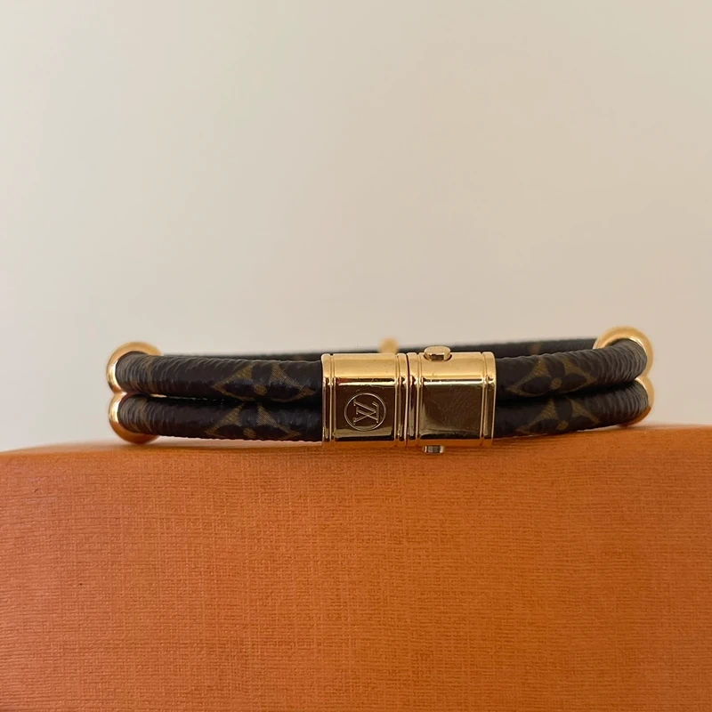 LOUIS VUITTON bracelet keep it twice LUXE D'OCCASION PAS CHER LOUIS VUITTON FULL SET.