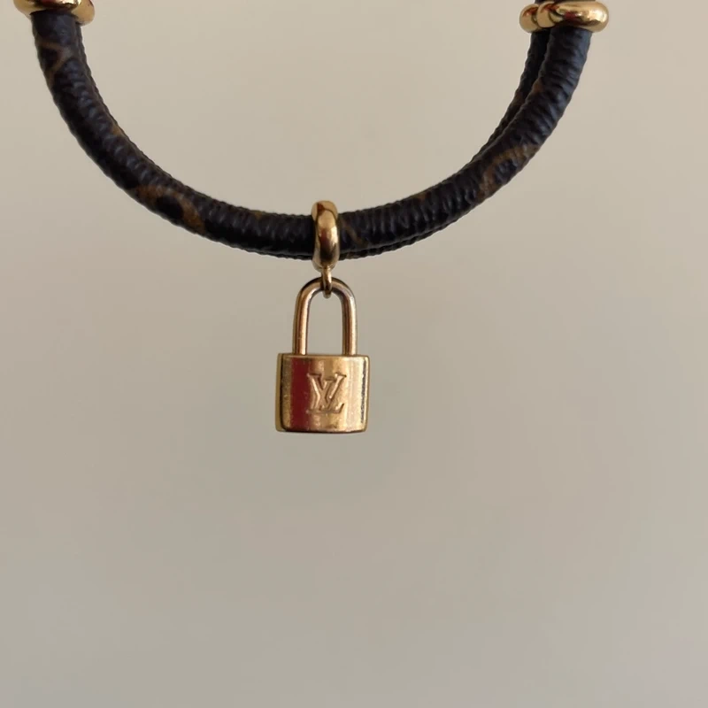 LOUIS VUITTON bracelet keep it twice monogram LUXE D'OCCASION PAS CHER LOUIS VUITTON FULL SET.