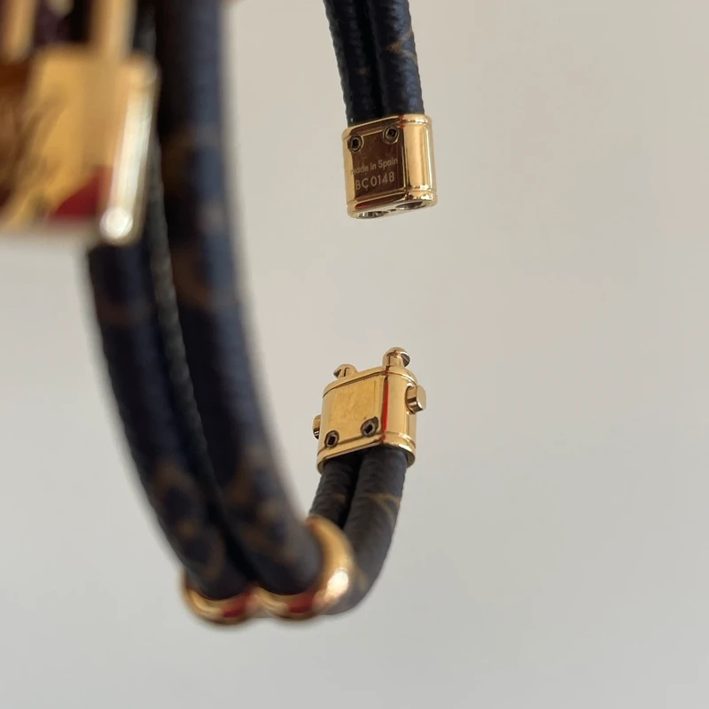 LOUIS VUITTON bracelet keep it twice LUXE D'OCCASION PAS CHER LOUIS VUITTON FULL SET.