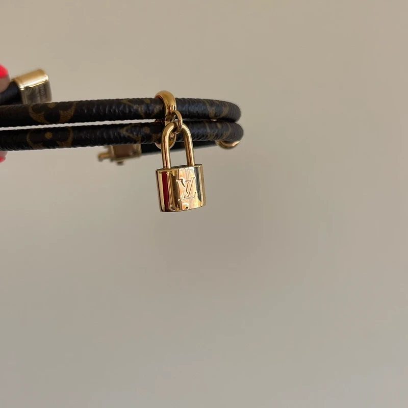 LOUIS VUITTON bracelet keep it twice LUXE D'OCCASION PAS CHER LOUIS VUITTON FULL SET.