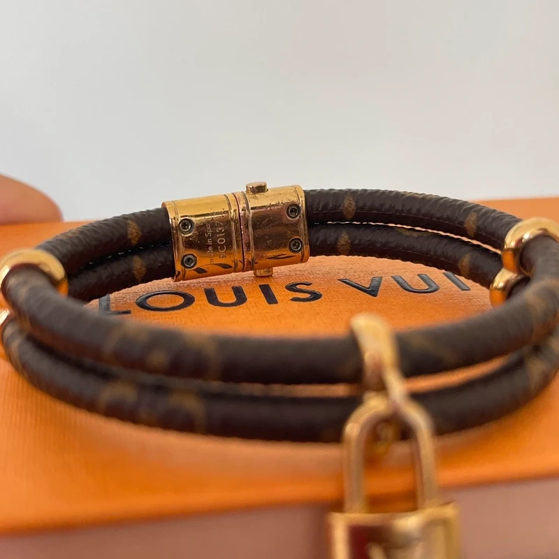 LOUIS VUITTON bracelet keep it twice monogram LUXE D'OCCASION PAS CHER LOUIS VUITTON FULL SET.