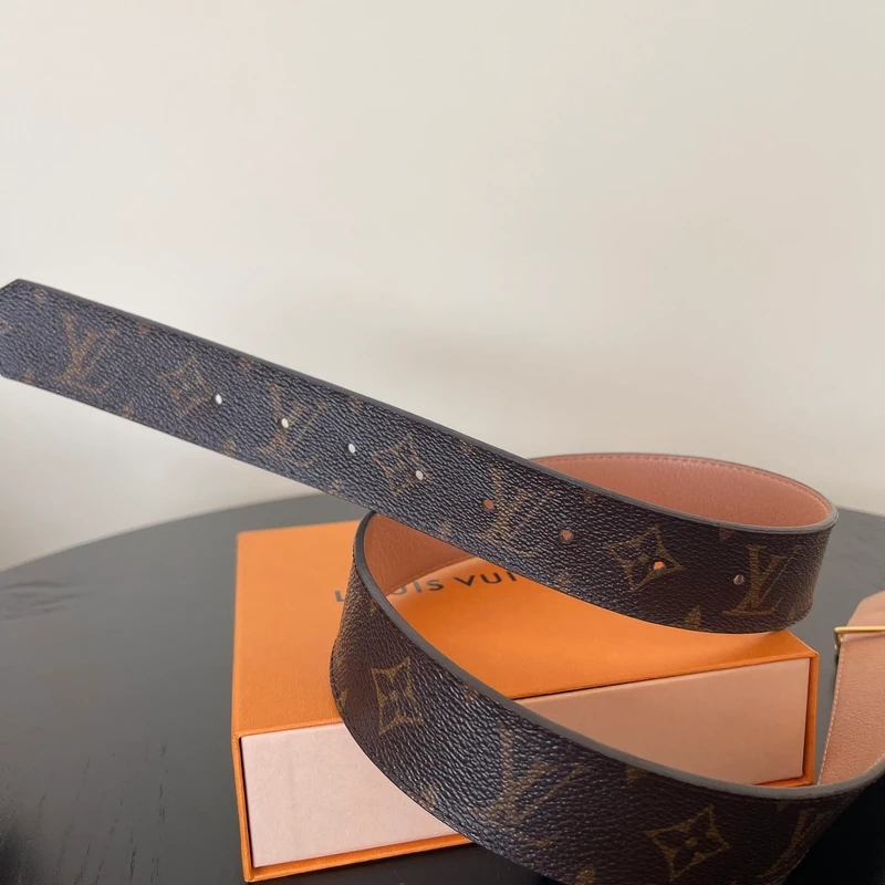 LOUIS VUITTON LOUIS VUITTON ceinture LV circle 35mm réversible LUXE DE SECONDE MAIN AUTHENTIQUE CERTIFICAT D'AUTHENTICITE ENTRUPY. SAC DE LUXE. LV FULL SET