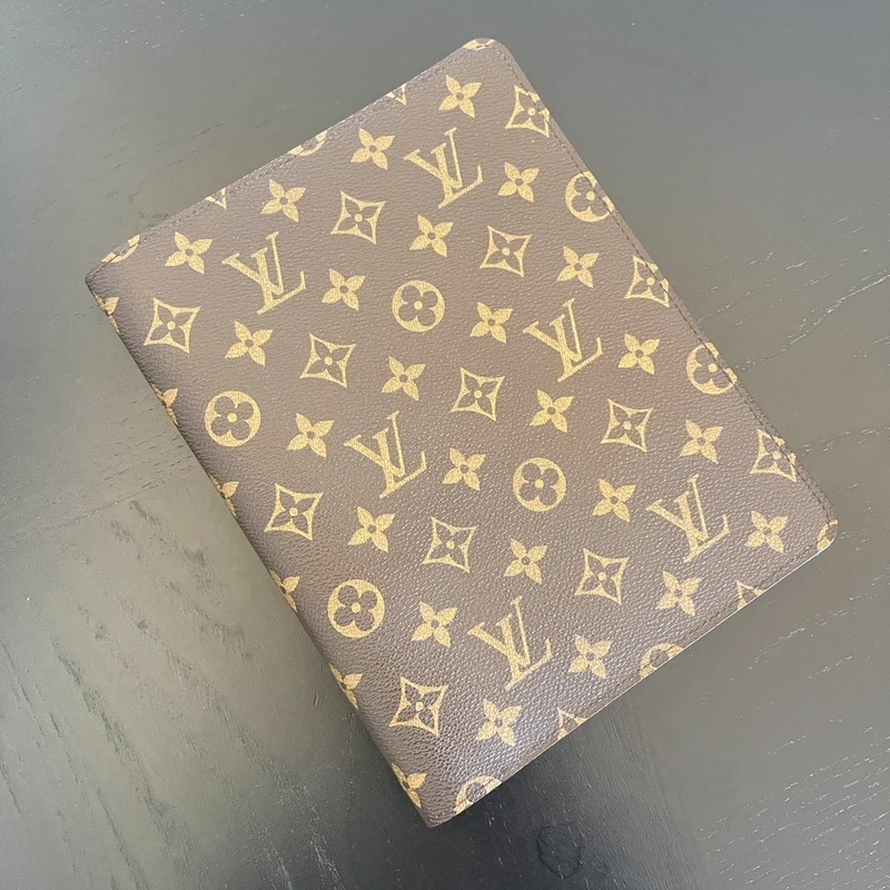Louis Vuitton couverture pour agenda de bureau vintage LUXE DE SECONDE MAIN AUTHENTIQUE CERTIFICAT D'AUTHENTICITE ENTRUPY. SAC DE LUXE D'OCCASION