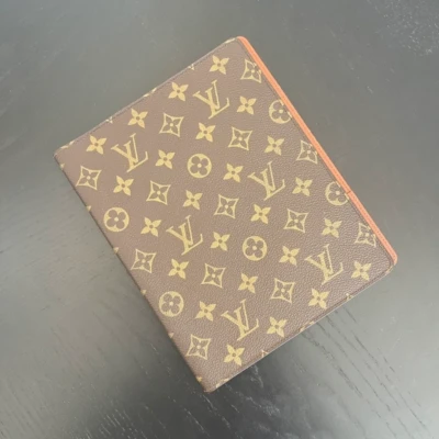 Louis Vuitton couverture pour agenda de bureau vintage LUXE DE SECONDE MAIN AUTHENTIQUE CERTIFICAT D'AUTHENTICITE ENTRUPY. SAC DE LUXE D'OCCASION PAS CHER.