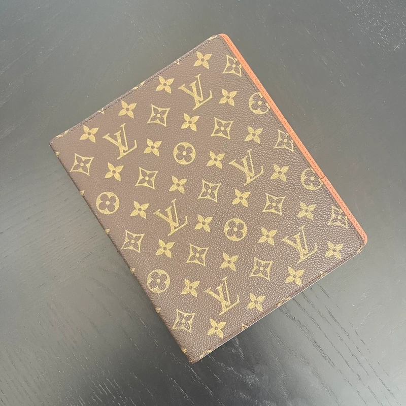 Louis Vuitton couverture pour agenda de bureau vintage LUXE DE SECONDE MAIN AUTHENTIQUE CERTIFICAT D'AUTHENTICITE ENTRUPY. SAC DE LUXE D'OCCASION PAS CHER.