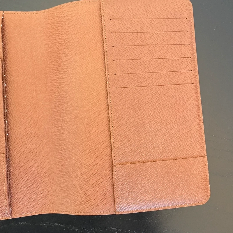 Louis Vuitton couverture pour agenda de bureau vintage LUXE DE SECONDE MAIN AUTHENTIQUE CERTIFICAT D'AUTHENTICITE ENTRUPY. SAC DE LUXE D'OCCASION