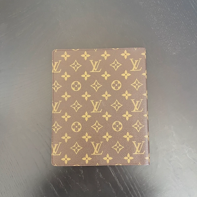 Louis Vuitton couverture pour agenda de bureau vintage LUXE DE SECONDE MAIN AUTHENTIQUE CERTIFICAT D'AUTHENTICITE ENTRUPY. SAC DE LUXE D'OCCASION PAS CHER.