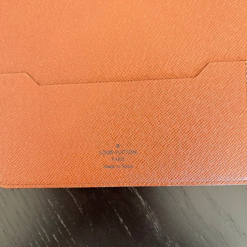 Louis Vuitton couverture pour agenda de bureau vintage LUXE DE SECONDE MAIN AUTHENTIQUE CERTIFICAT D'AUTHENTICITE ENTRUPY. SAC DE LUXE D'OCCASION PAS CHER.