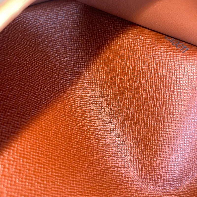 Louis Vuitton couverture pour agenda de bureau vintage LUXE DE SECONDE MAIN AUTHENTIQUE CERTIFICAT D'AUTHENTICITE ENTRUPY. SAC DE LUXE D'OCCASION PAS CHER.
