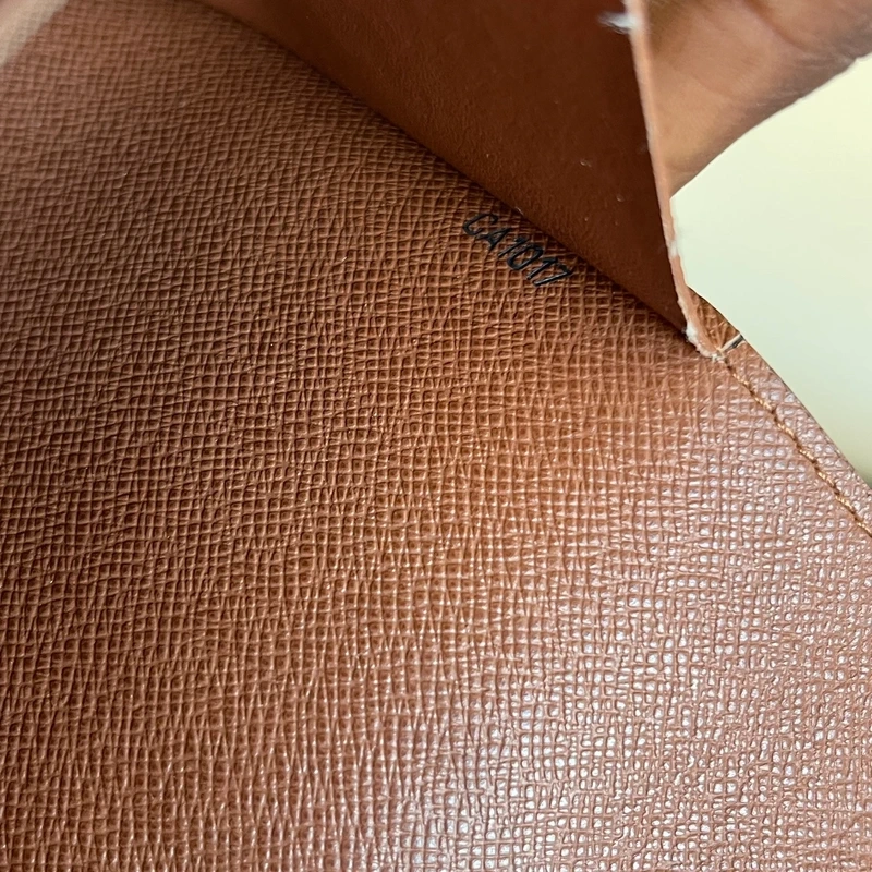 Louis Vuitton couverture pour agenda de bureau vintage LUXE DE SECONDE MAIN AUTHENTIQUE CERTIFICAT D'AUTHENTICITE ENTRUPY. SAC DE LUXE D'OCCASION