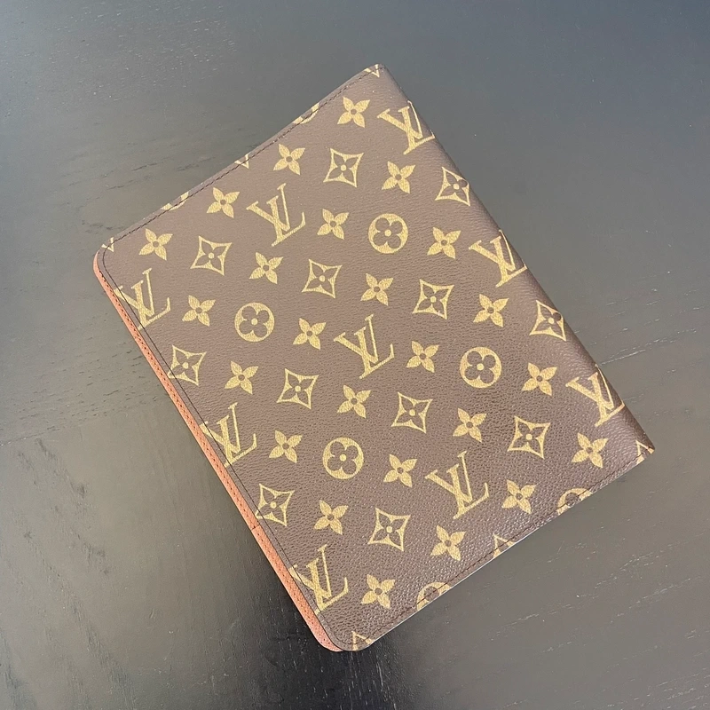 Louis Vuitton couverture pour agenda de bureau vintage LUXE DE SECONDE MAIN AUTHENTIQUE CERTIFICAT D'AUTHENTICITE ENTRUPY. SAC DE LUXE D'OCCASION