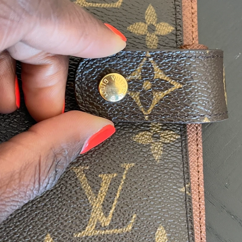 Louis Vuitton couverture pour agenda MM monogram. LUXE DE SECONDE MAIN AUTHENTIQUE. SAC DE LUXE