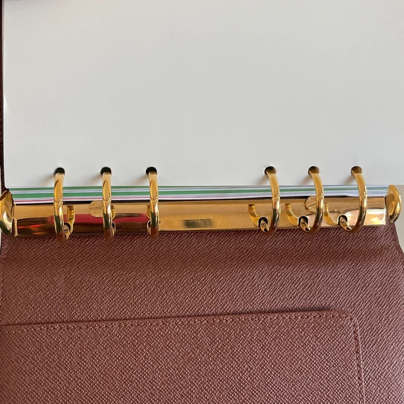 Louis Vuitton couverture pour agenda MM monogram. LUXE DE SECONDE MAIN AUTHENTIQUE. SAC DE LUXE