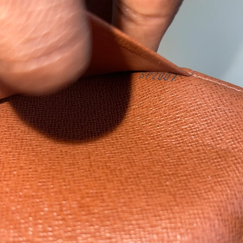 Louis Vuitton couverture pour agenda MM monogram. LUXE DE SECONDE MAIN AUTHENTIQUE. SAC DE LUXE