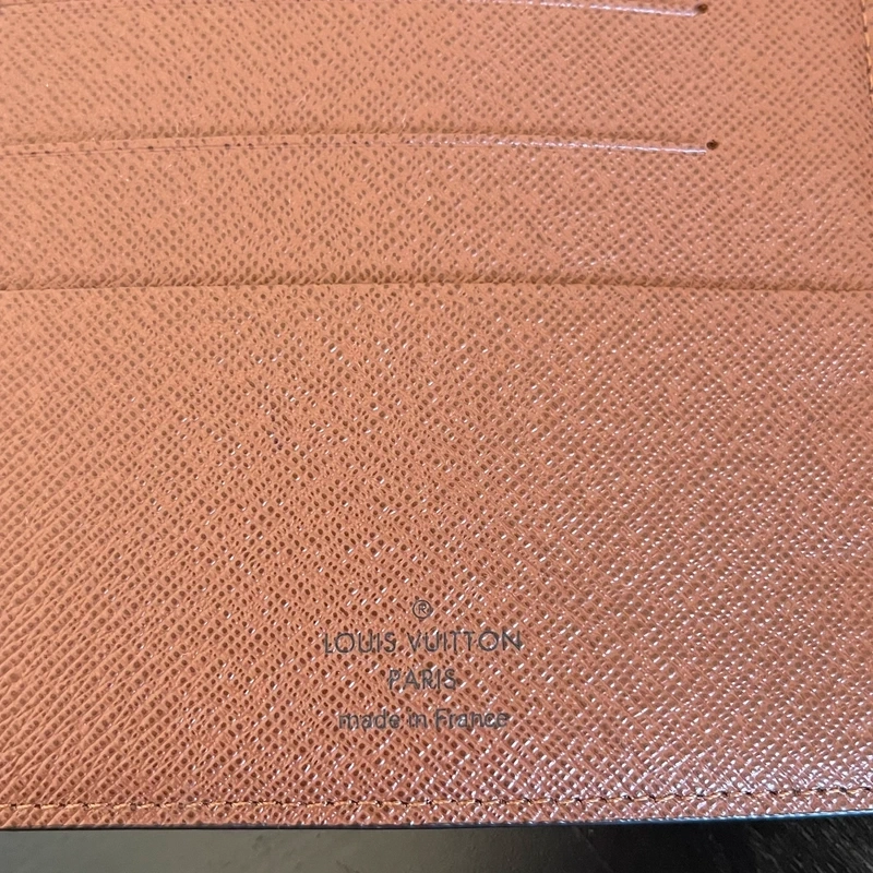 Louis Vuitton couverture pour agenda MM monogram. LUXE DE SECONDE MAIN AUTHENTIQUE. SAC DE LUXE