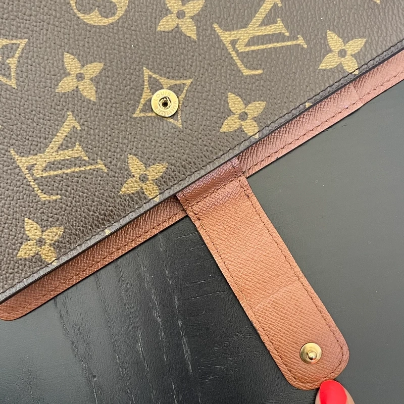 Louis Vuitton couverture pour agenda MM monogram. LUXE DE SECONDE MAIN AUTHENTIQUE. SAC DE LUXE