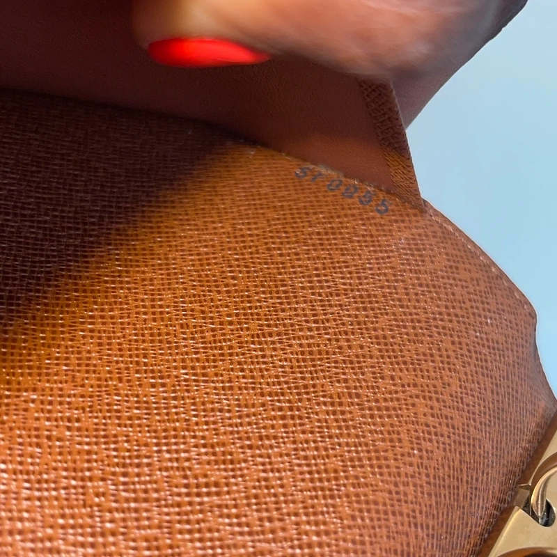 Louis Vuitton couverture pour agenda MM monogram. LUXE DE SECONDE MAIN AUTHENTIQUE. SAC DE LUXE