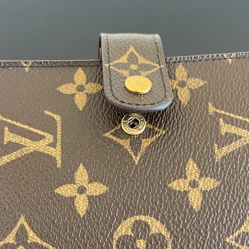 Louis Vuitton couverture pour agenda MM monogram. LUXE DE SECONDE MAIN AUTHENTIQUE. SAC DE LUXE