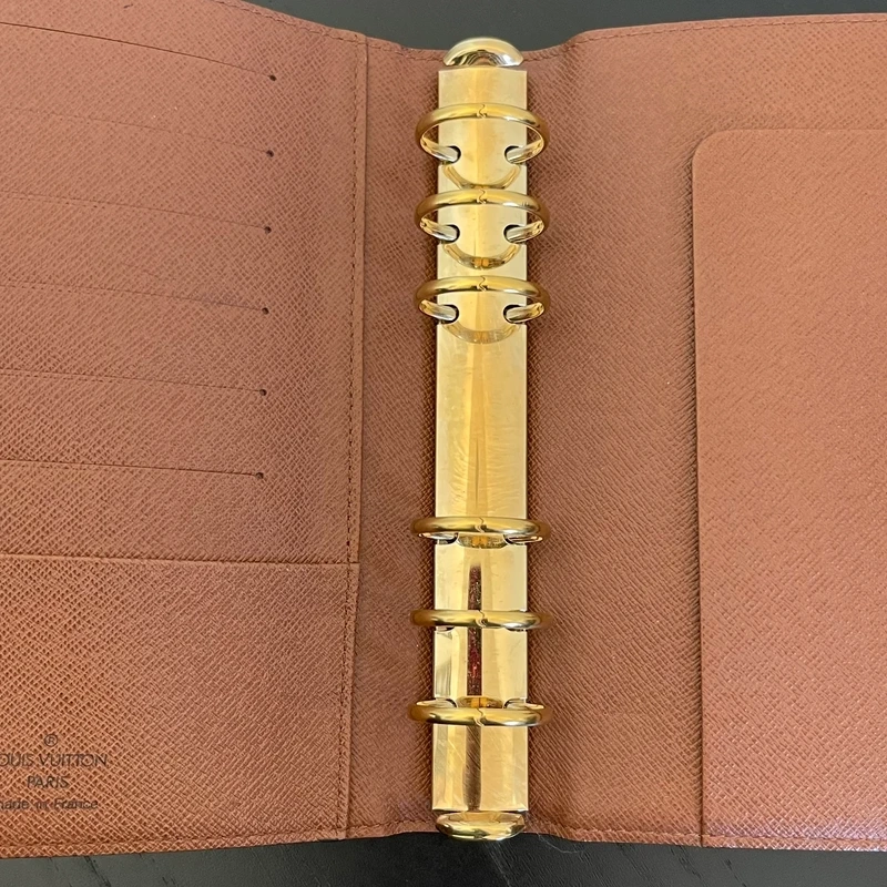 Louis Vuitton couverture pour agenda MM monogram. LUXE DE SECONDE MAIN AUTHENTIQUE. SAC DE LUXE