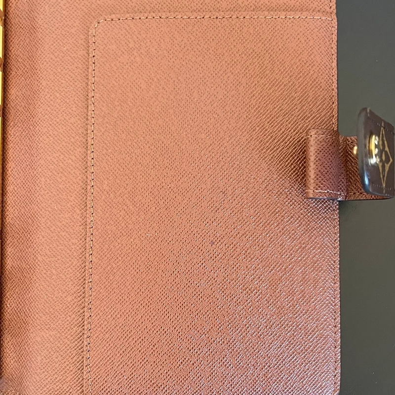 Louis Vuitton couverture pour agenda MM monogram. LUXE DE SECONDE MAIN AUTHENTIQUE. SAC DE LUXE