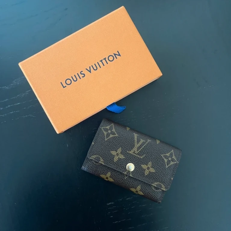 LUXE DE SECONDE MAIN AUTHENTIQUE. SAC DE LUXE LV