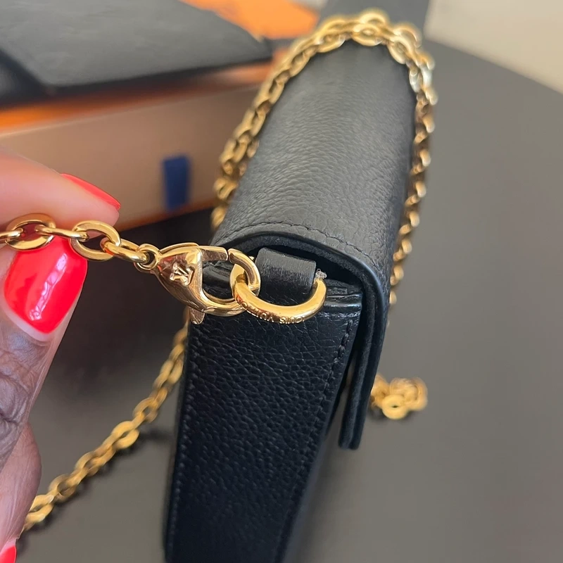 LOUIS VUITTON Félicie en cuir monogram empreinte noir SAC DE LUXE DE SECONDE MAIN AUTHENTIQUE CERTIFICAT D'AUTHENTICITE ENTRUPY. SAC DE LUXE D'OCCASION PAS CHER LV FULL SET.