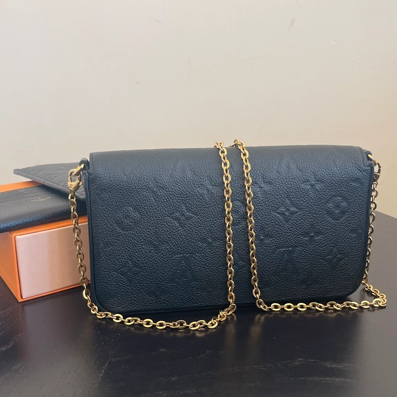 LOUIS VUITTON Félicie en cuir monogram empreinte noir SAC DE LUXE DE SECONDE MAIN AUTHENTIQUE CERTIFICAT D'AUTHENTICITE ENTRUPY. SAC DE LUXE D'OCCASION PAS CHER LV FULL SET.