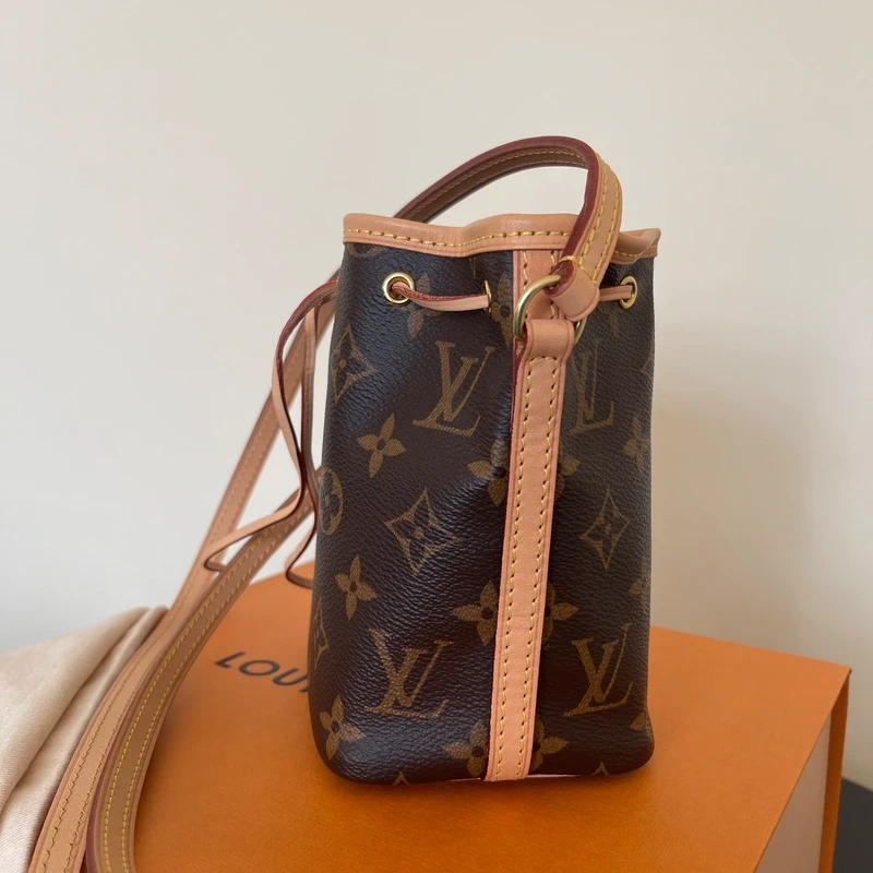 LOUIS VUITTON Noé nano monogram SAC DE LUXE DE SECONDE MAIN AUTHENTIQUE CERTIFICAT D'AUTHENTICITE ENTRUPY. SAC DE LUXE D'OCCASION PAS CHER. LOUIS VUITTON FULL SET