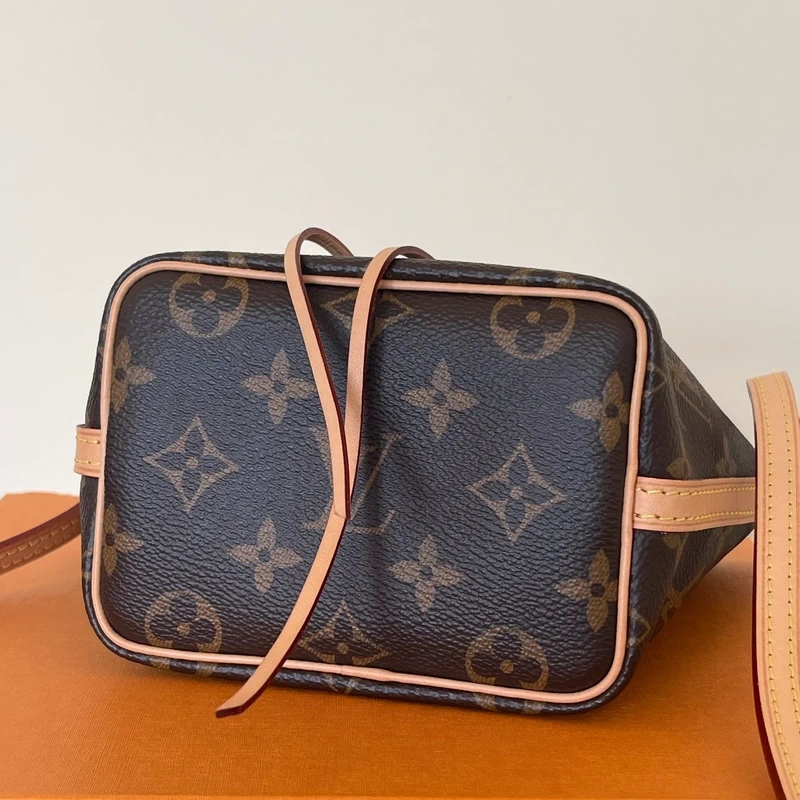 LOUIS VUITTON Noé nano monogram SAC DE LUXE DE SECONDE MAIN AUTHENTIQUE CERTIFICAT D'AUTHENTICITE ENTRUPY. SAC DE LUXE D'OCCASION PAS CHER. LOUIS VUITTON FULL SET