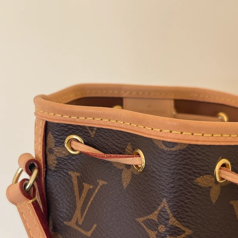LOUIS VUITTON Noé nano monogram SAC DE LUXE DE SECONDE MAIN AUTHENTIQUE CERTIFICAT D'AUTHENTICITE ENTRUPY. SAC DE LUXE D'OCCASION PAS CHER. LOUIS VUITTON FULL SET
