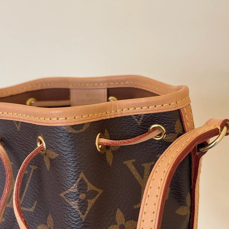 LOUIS VUITTON Noé nano monogram SAC DE LUXE DE SECONDE MAIN AUTHENTIQUE CERTIFICAT D'AUTHENTICITE ENTRUPY. SAC DE LUXE D'OCCASION PAS CHER. LOUIS VUITTON FULL SET