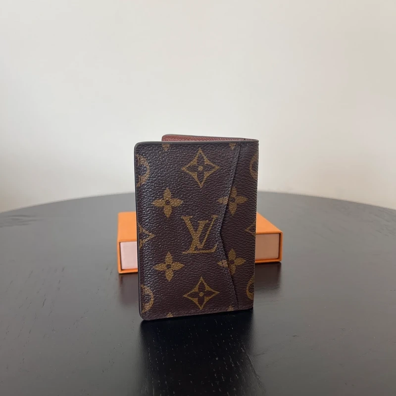 LOUIS VUITTON organizer de poche monogram LUXE DE SECONDE MAIN AUTHENTIQUE CERTIFICAT D'AUTHENTICITE ENTRUPY. SAC DE LUXE D'OCCASION PAS CHER. PETITE MAROQUINERIE LV