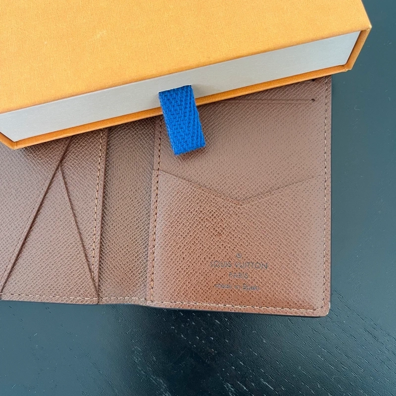 LOUIS VUITTON organizer de poche monogram LUXE DE SECONDE MAIN AUTHENTIQUE CERTIFICAT D'AUTHENTICITE ENTRUPY. SAC DE LUXE D'OCCASION PAS CHER. PETITE MAROQUINERIE LV
