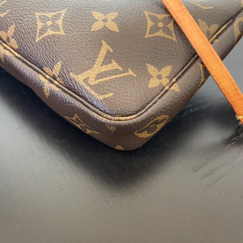LOUIS VUITTON pochette accessoires monogram. Sac de luxe. SAC DE LUXE LV FULL SET CERTIFICAT D'AUTHENTICITE ENTRUPY