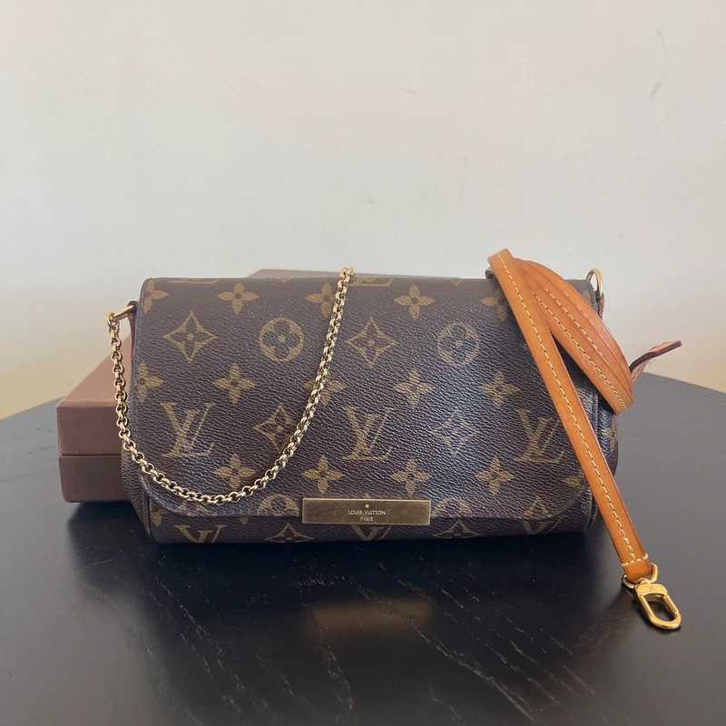 LOUIS VUITTON pochette favorite PM en toile en toile monogram SAC DE LUXE DE SECONDE MAIN AUTHENTIQUE. CERTIFICAT ENTRUPY
