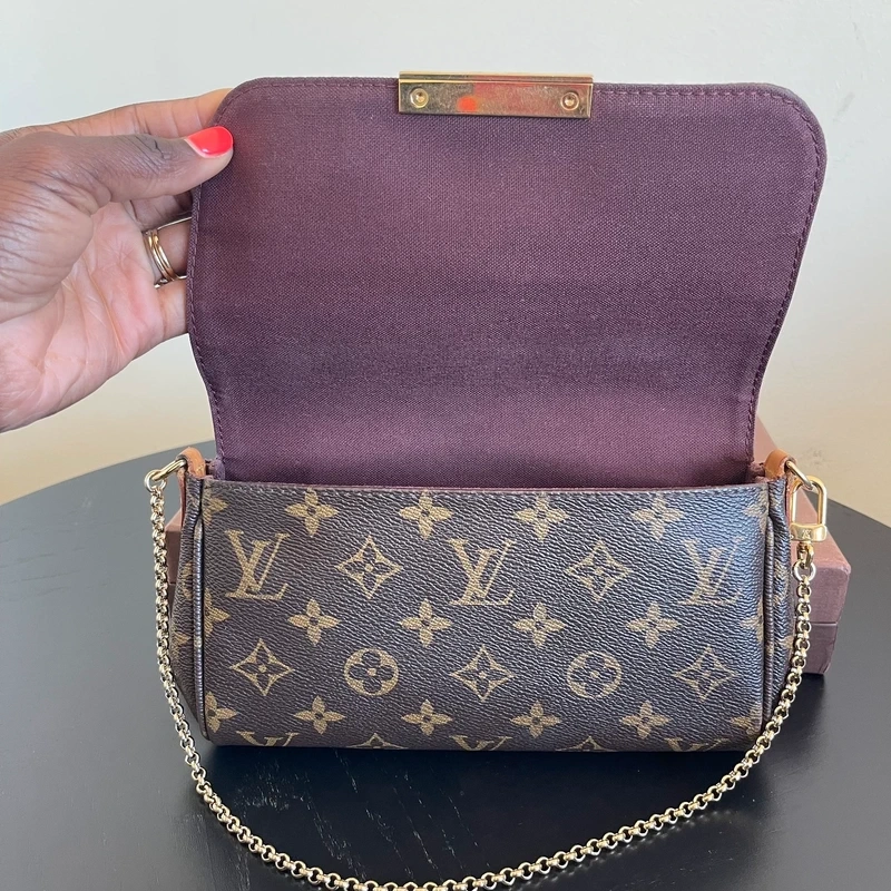 LOUIS VUITTON pochette favorite PM en toile en toile monogram SAC DE LUXE DE SECONDE MAIN AUTHENTIQUE. CERTIFICAT ENTRUPY