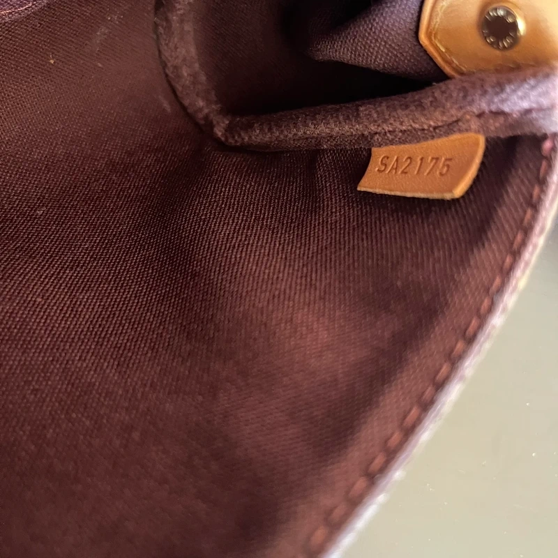 LOUIS VUITTON pochette favorite PM en toile en toile monogram SAC DE LUXE DE SECONDE MAIN AUTHENTIQUE. CERTIFICAT ENTRUPY