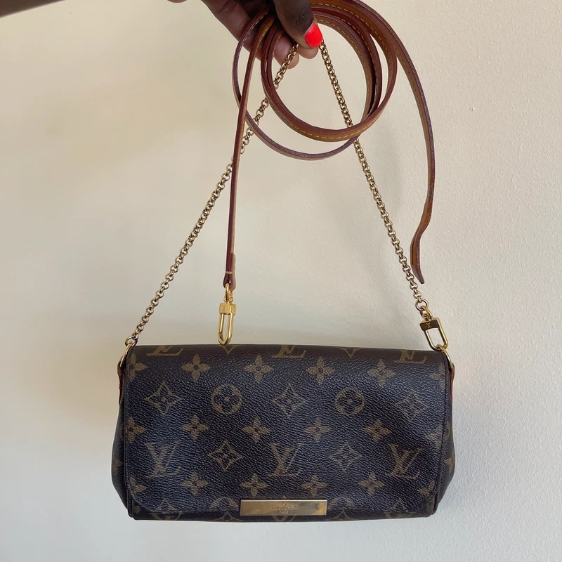 LOUIS VUITTON pochette favorite PM en toile en toile monogram SAC DE LUXE DE SECONDE MAIN AUTHENTIQUE. CERTIFICAT ENTRUPY