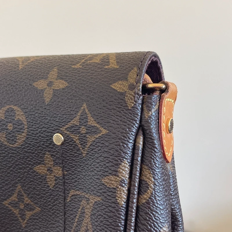 LOUIS VUITTON pochette favorite PM en toile en toile monogram SAC DE LUXE DE SECONDE MAIN AUTHENTIQUE. CERTIFICAT ENTRUPY