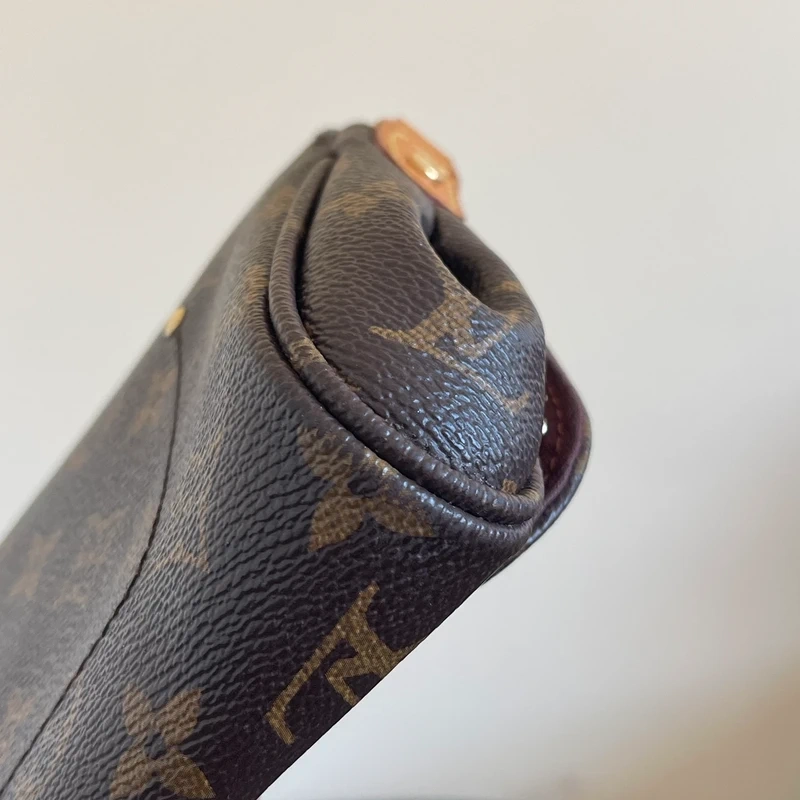 LOUIS VUITTON pochette favorite PM en toile en toile monogram SAC DE LUXE DE SECONDE MAIN AUTHENTIQUE. CERTIFICAT ENTRUPY