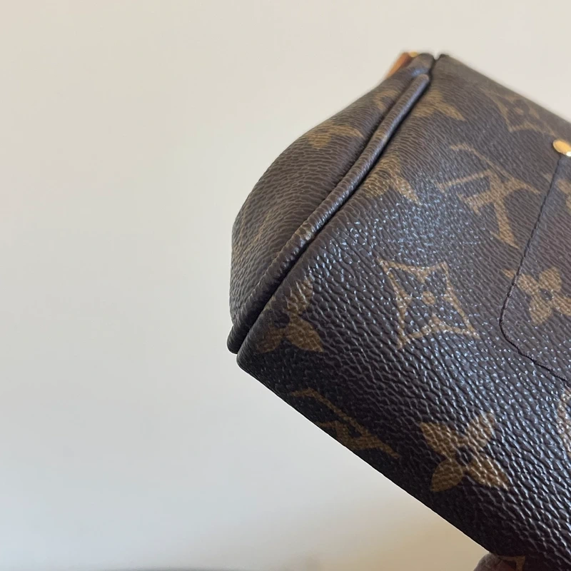 LOUIS VUITTON pochette favorite PM en toile en toile monogram SAC DE LUXE DE SECONDE MAIN AUTHENTIQUE. CERTIFICAT ENTRUPY