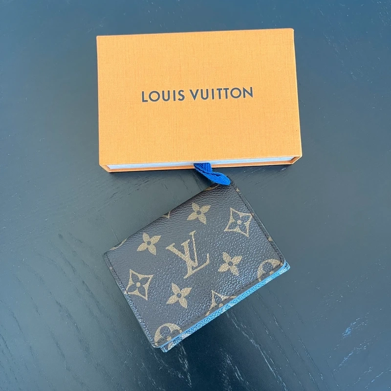 LOUIS VUITTON Pochette Favorite PM Monogram SAC DE LUXE DE SECONDE MAIN AUTHENTIQUE. CERTIFICAT ENTRUPY