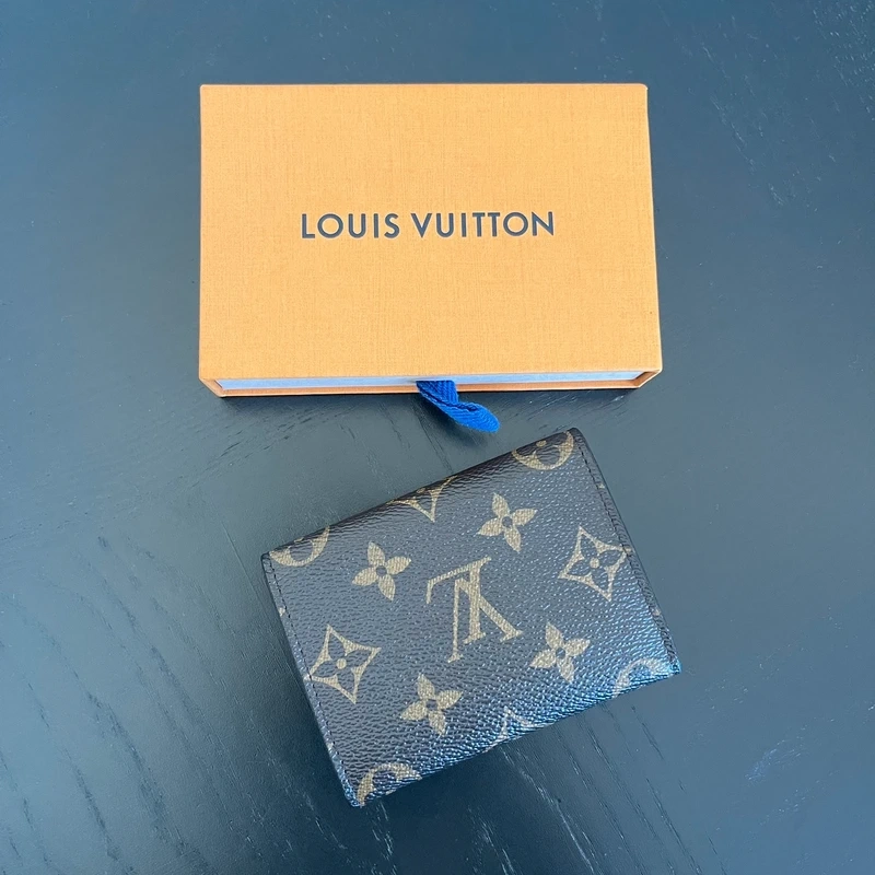 LOUIS VUITTON Pochette Favorite PM Monogram SAC DE LUXE DE SECONDE MAIN AUTHENTIQUE. CERTIFICAT ENTRUPY