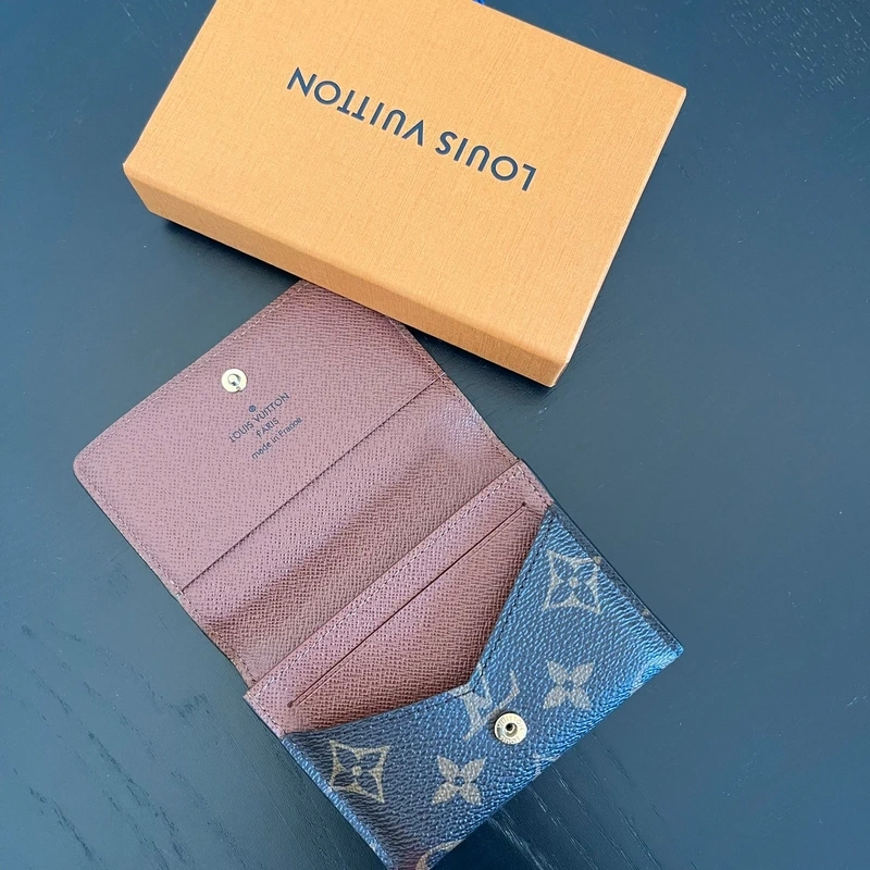 LOUIS VUITTON Pochette Favorite PM Monogram SAC DE LUXE DE SECONDE MAIN AUTHENTIQUE. CERTIFICAT ENTRUPY